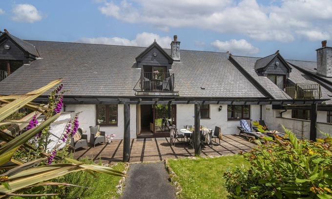 St Wenn House | Lodge 15, Hustyns - a lodge that sleeps 6 guests in 3 bedrooms