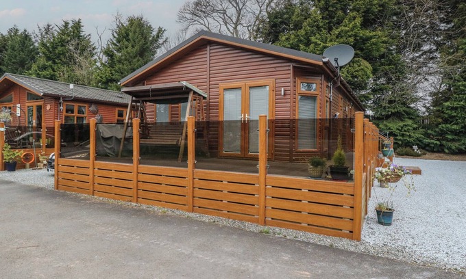 Auchterarder Cottage | LODGE 2, pet friendly, character holiday cottage in Auchterarder