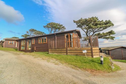 Saint John House | Discover Lodge 23: Family-Friendly with Pet Amenities