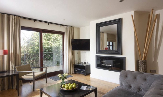 St Wenn House | Lodge 23, Hustyns - a lodge that sleeps 6 guests in 3 bedrooms