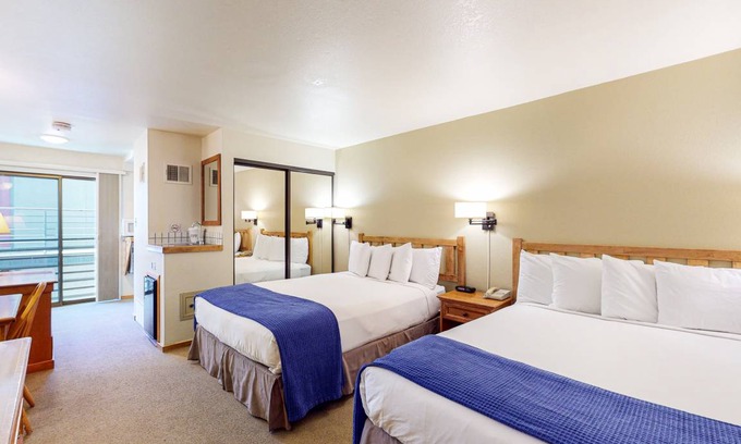 West End Cabin | Pet-Friendly Lodge for 4 with Pool and Breakfast Included