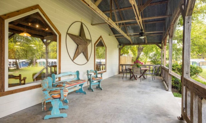 Burnet Apartment | Inviting Lodge 52: Cozy Room with Pool and Lake View