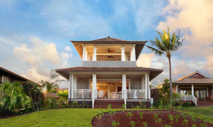 Poipu House | Charming Kukui'ula Bungalow 7 with Oceanfront Amenities