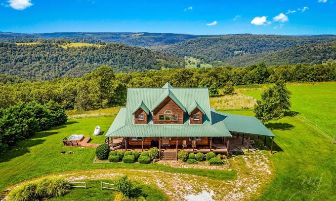 Compton House | Discover OZK Ranch: Mountain Cabin with Hot Tub and Views