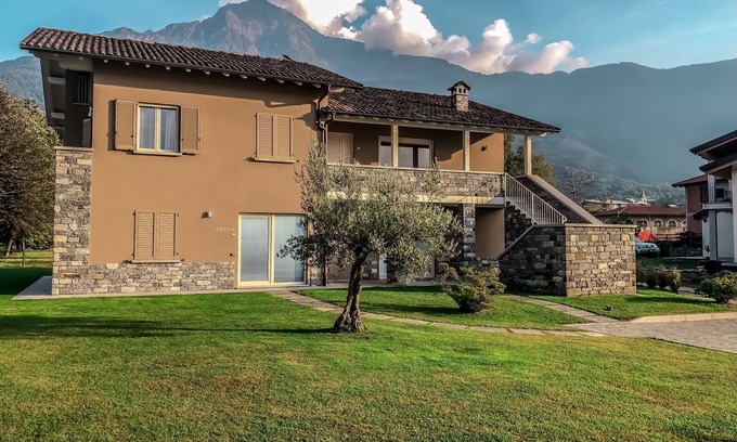 Colico Piano Apartment | Tranquil Lodge by the Lake - Beatrice with Spa & Ocean Views