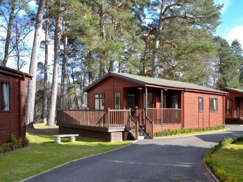 Dinnet House | Pet-Friendly Lodge D - Rated 9.1/10 for Family Adventures