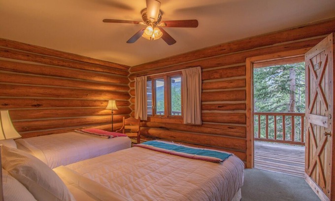 Estes Park Hotel | Lodge Double Queen Longs Peak View