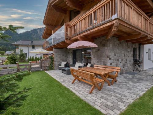 Wald im Pinzgau Ski Chalet | Discover Lodge Elise: 4-Star Oceanfront Retreat for Families