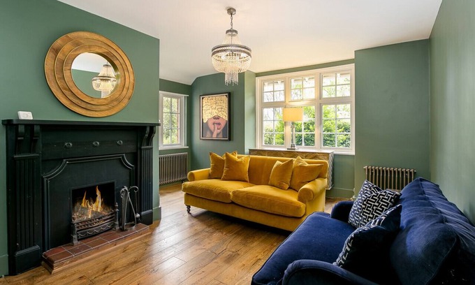 Oxford House | Relax at Lodge Farm - 3 Bed Retreat with Garden Oasis