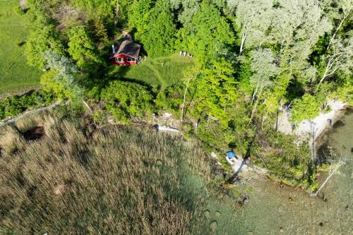 Marin-Epagnier Bed & Breakfast | Experience Lodge Glardons: Oceanfront Bliss with High Ratings