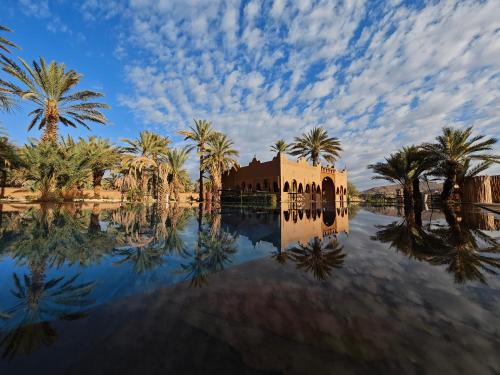 Mezguita Cabin | Exceptional Lodge Hara Oasis: Family-Friendly Dining Await