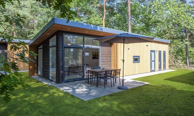 Municipality of Geldrop-Mierlo Ski Chalet | Ideal Lodge with Pool & Kitchen, Just 8 km from Helmond