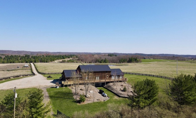 New Plymouth Cabin | Escape to a Lodge on 100 Acres with Spa & Ocean View