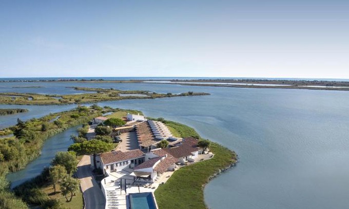 Saintes-Maries-de-la-Mer Hotel | Exclusive Lodge Sainte Helene for Adults with Ocean Views