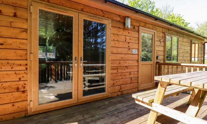 Grampound Cottage | Family-Friendly Lodge Three with Garden in Summercourt