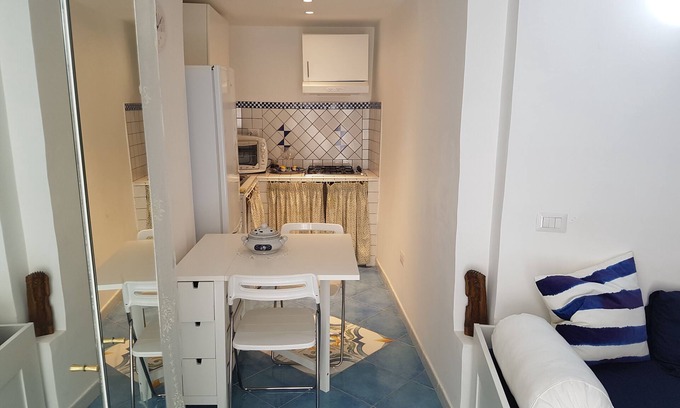 Raito House | Inviting Casetta del Sol Lodge: Oceanfront with Wi-Fi
