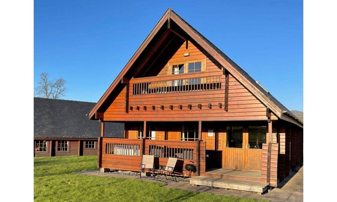 Llanbedr House | Lodge with Hot tub