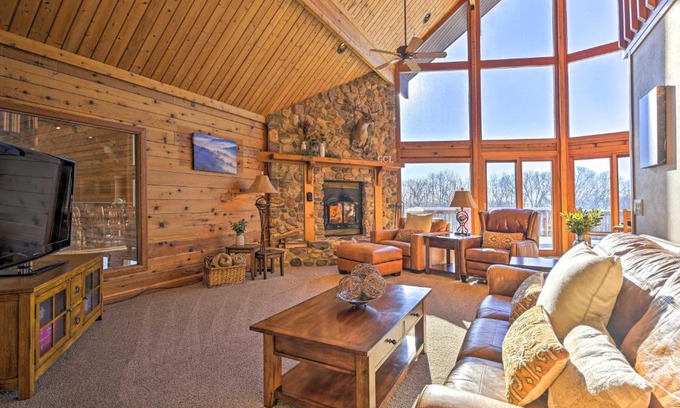 Merrimac House | Relaxing Lodge with Indoor Pool by Devils Lake Park
