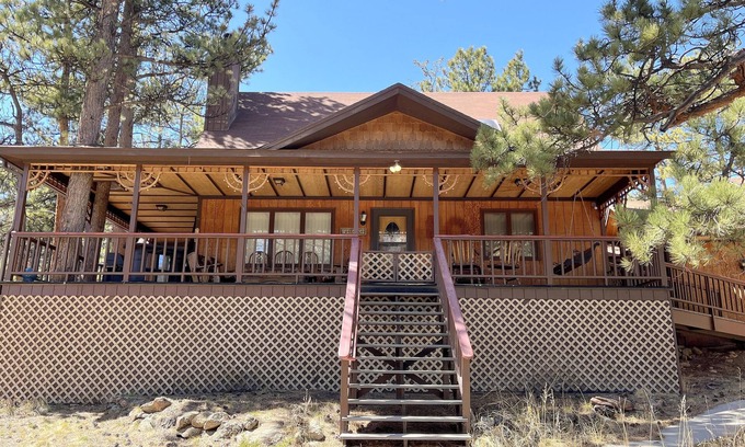 Carriage Hills House | Cozy Lodgepole Retreat: 2 Bedroom with Free WiFi