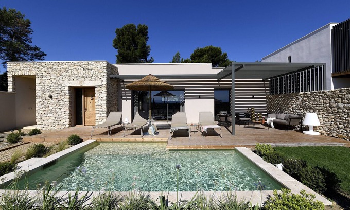 Villeneuve-les-Avignon Villa | Idyllic Lodges in Provence - Villa "Garrigue" Awaits You