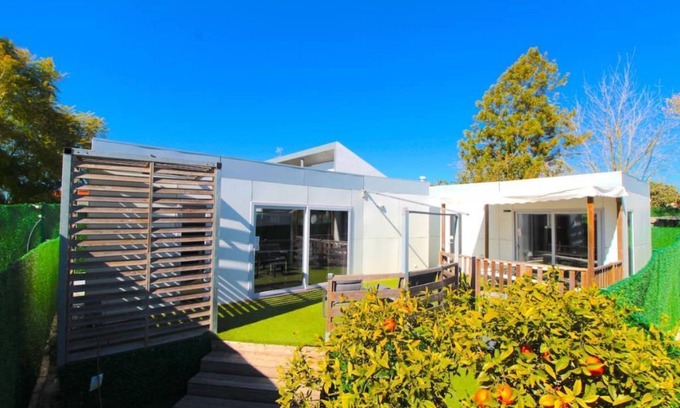 Sado House | Inviting Lodges Standard 4 with Ocean View & Pool Access