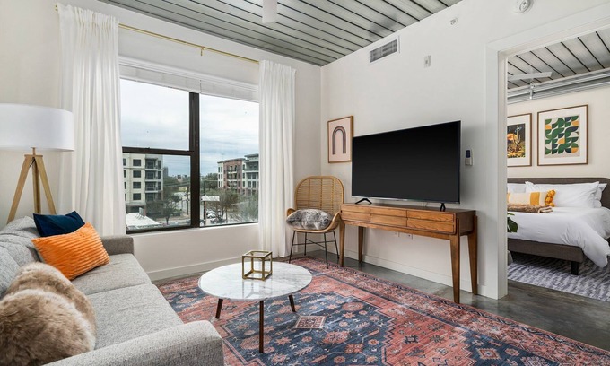 Midtown Apartment | Lodgeur | Artsy & airy 2BR designer loft | Midtown