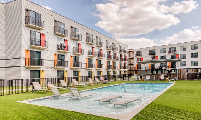 Midtown Apartment | Unforgettable Stay at Lodgeur Mid Main Lofts - 9.4/10 Rated