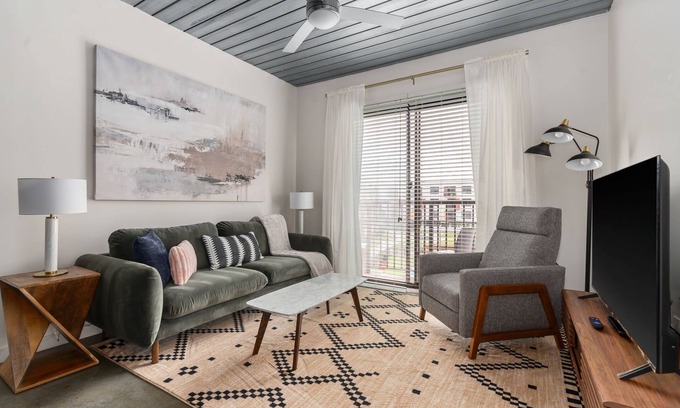 Midtown Apartment | Lodgeur | Bright 1BR loft w/office | Midtown