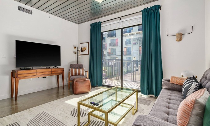 Midtown Apartment | Stylish Lodgeur Loft with Office in Midtown - Great Amenities