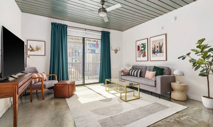 Midtown Apartment | Inviting Lodgeur: Pool-Side 1BR Loft with Office in Midtown