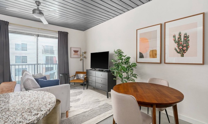 Midtown Apartment | Modern Studio Loft in Midtown | Guest Rated 10/10