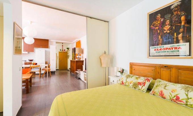 El Baix Guinardo Apartment | Explore Lodging Sagrada Familia & Sant Pau - 4-Star Stay