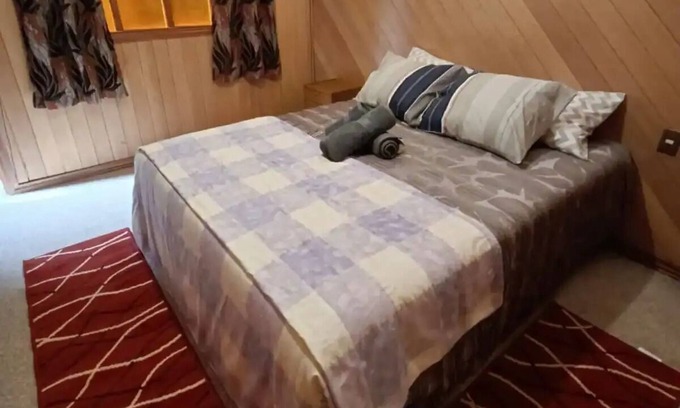 Castro Cabin | Cozy Lodging in Tehuaco with Spa Amenities for Families