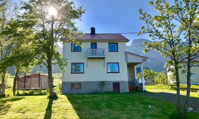 Bostad House | Charming Lofoten Bay View Hotel: Child-Friendly Retreat