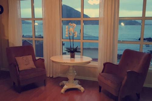 Flakstad House | Discover Lofoten: Nature Retreat with Beautiful Beach Access