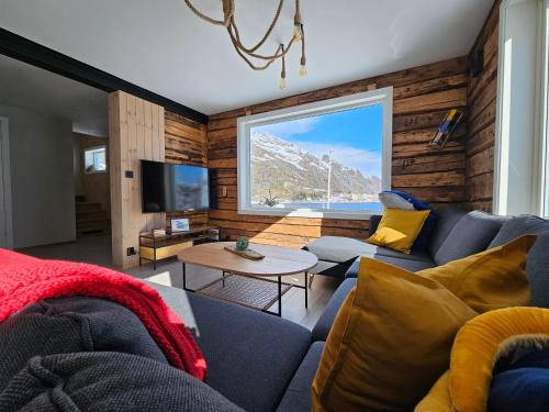 Sørvagen House | Discover Lofoten Finnhavn Øvre: Pet-Friendly Retreat