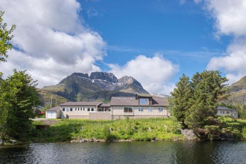 Sørvagen Cabin | Oceanfront Serenity at Lofoten Planet BaseCamp - 9.4/10