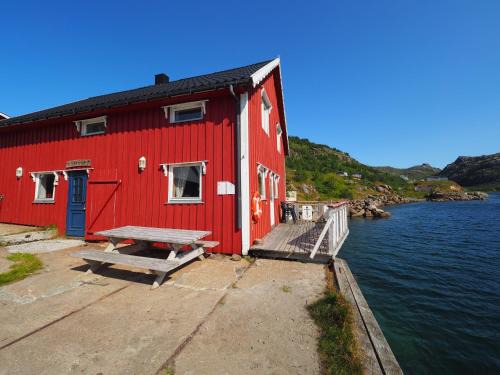 Vestvagøy House | Discover Lofoten Troll Point: Family-Friendly Retreat