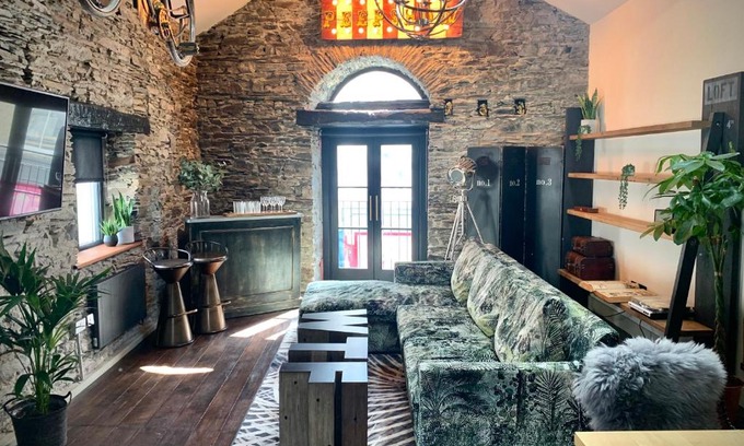 Douglas Apartment | Luxury Loft 11: Designer NYC Apartment with Cinema Room