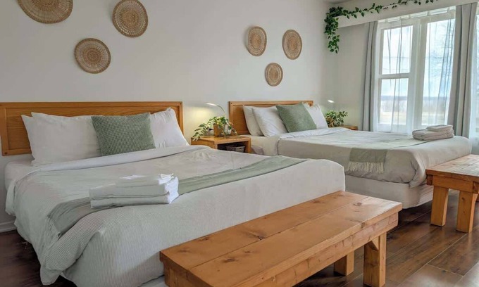 Ste Anne de Beaupre Apartment | Loft 12 | 2 Min Waterfront | BBQ & Fireplace