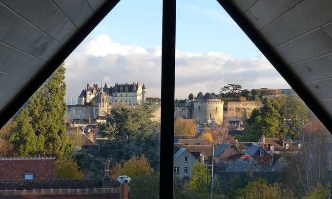 Amboise Cottage | Downtown Loft with Garden, Pool & Guest-Rated 9.8/10