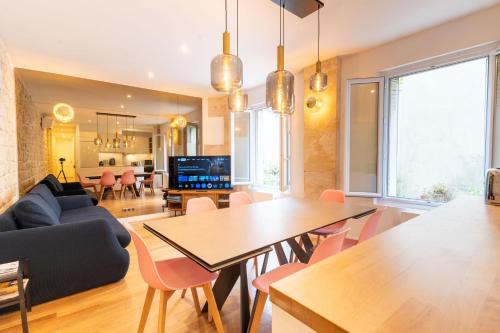 17th Arrondissement Apartment | Elegant 4-Bedroom Loft in Montmartre with Air Conditioning