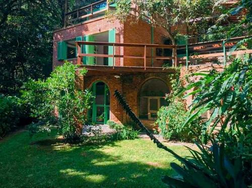 Cotia Ski Chalet | Escape to Nature: Loft Retreat in Cotia Near SP