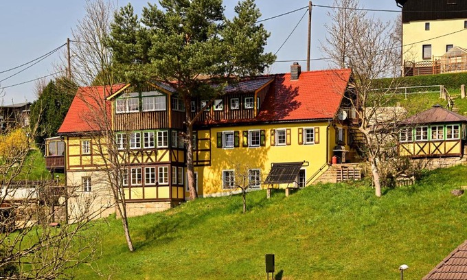 Reinhardtsdorf-Schoena Apartment | Top-Rated Loft am Malerweg: Family-Friendly Retreat