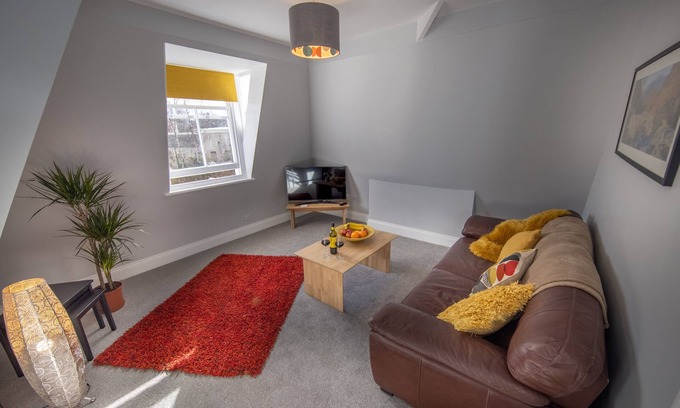 Keswick Apartment | Guest Rated 10/10: Loft Apartment in Keswick with Lake View