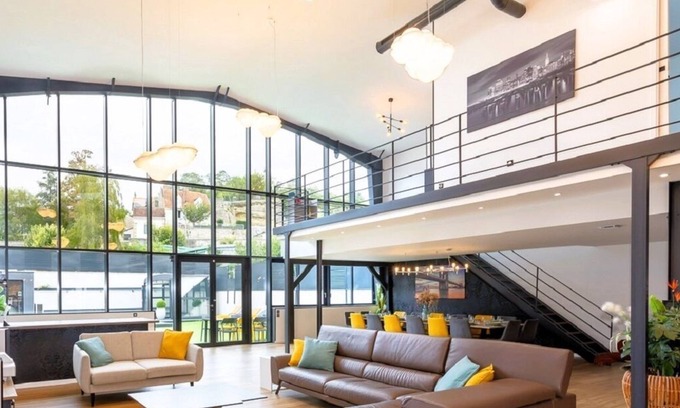 Vouvray House | Indulgent Loft with Pool and Kitchen for Unforgettable Stays