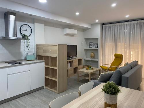 Ciudad Jardin Apartment | Central Loft in Córdoba - Family-Friendly Stay, 9.1/10 Rated