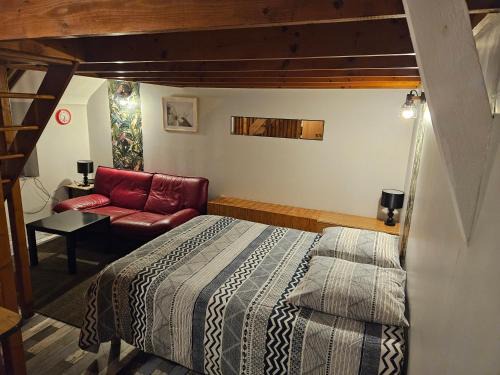 Cordemais Apartment | Cozy Loft Café de la Croix Morzel: Pet-Friendly Retreat