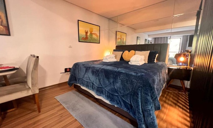 Vila Iara Apartment | Elegant Loft Cama King - 3 Min from the City Center