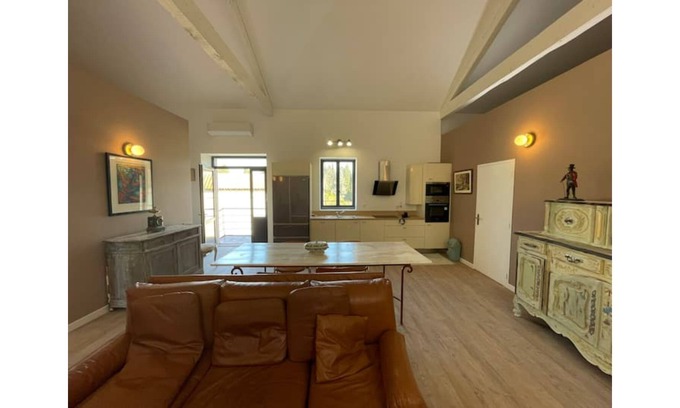 Rognonas Villa | Inviting Loft Clim near Alpilles, Avignon and Arles